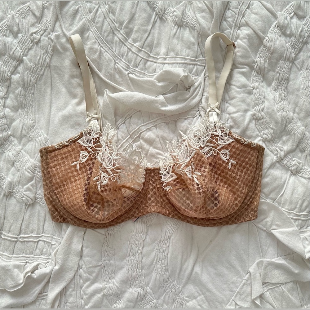Victoria's Secret Brown Bra with Cream Lace